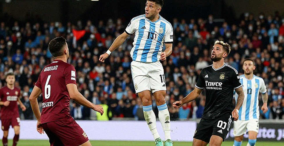 The Vacant Left: Why the Netherlands Keep Filling Left-Back With a Centre-Back The Vacant Left: Why the Netherlands Keep Filling Left-Back With a Centre-Back
