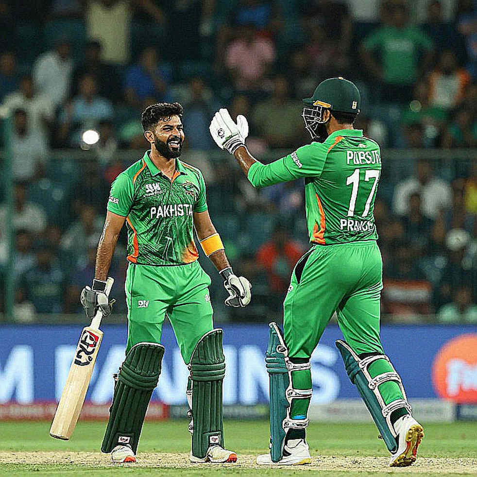 পিচের চিঠি: কেন ম্যানচেস্টারের বৃষ্টিভেজা সন্ধ্যায় ক্রিকেট তার নিজের নিঃসঙ্গতা স্বীকার করে