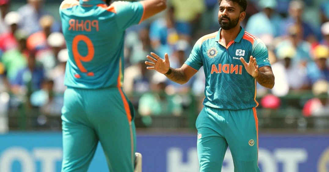 বরrowed ল্যানিয়ার্ড থেকে বোলিং ডায়েরি: মারুফার প্রথম ওভার কেন নারী ক্রিকেটের অর্থনীতি বদলে দিতে পারে বরrowed ল্যানিয়ার্ড থেকে বোলিং ডায়েরি: মারুফার প্রথম ওভার কেন নারী ক্রিকেটের অর্থনীতি বদলে দিতে পারে